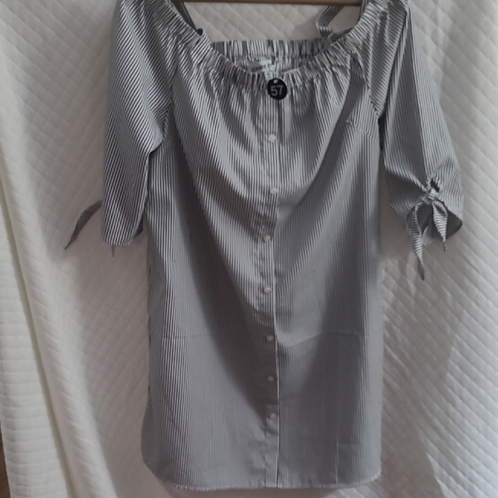 #57 XLRG Almost Famous Blouse Blue/white Pinstripe